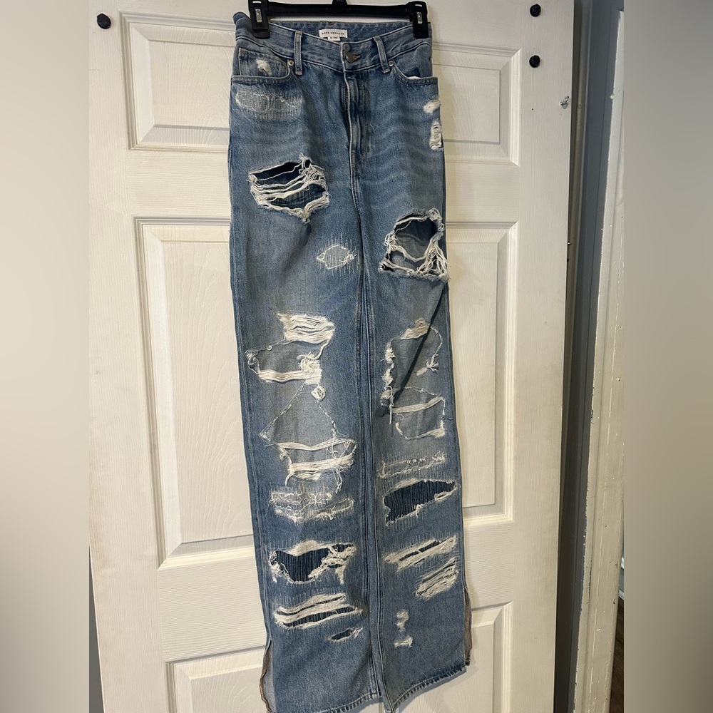 Good American- Khloe- Light Blue Distressed Ripped Jeans